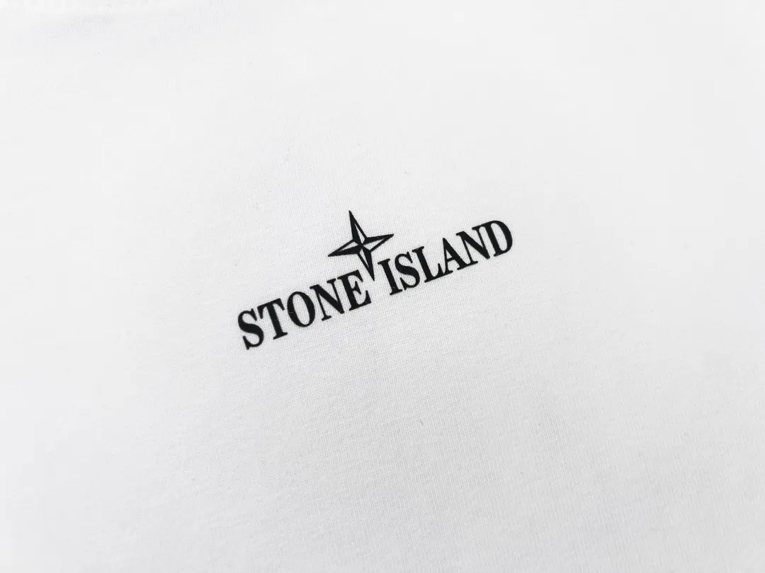 W661#P110💰 [Stone lsland/Stone Island summer patchwork logo printed short-sleeved T-shirt] ⚠️[Original creation with high control of details] - Made of 230g combed cotton 32-count double yarn, soft and comfortable to the touch, sweat-absorbent and breathable. - Simple, basic and versatile style, original single quality, the first choice for couples. - Made in a large factory, four needles and five threads on the shoulder, neat alignment, high quality workmanship. - Same style for men and women, very versatile One piece by hand, the details are clearly visible. Color: Black White Size: M L